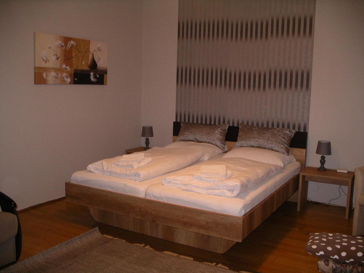 Centrum 2 Apartmanok ヘーヴィーズ エクステリア 写真