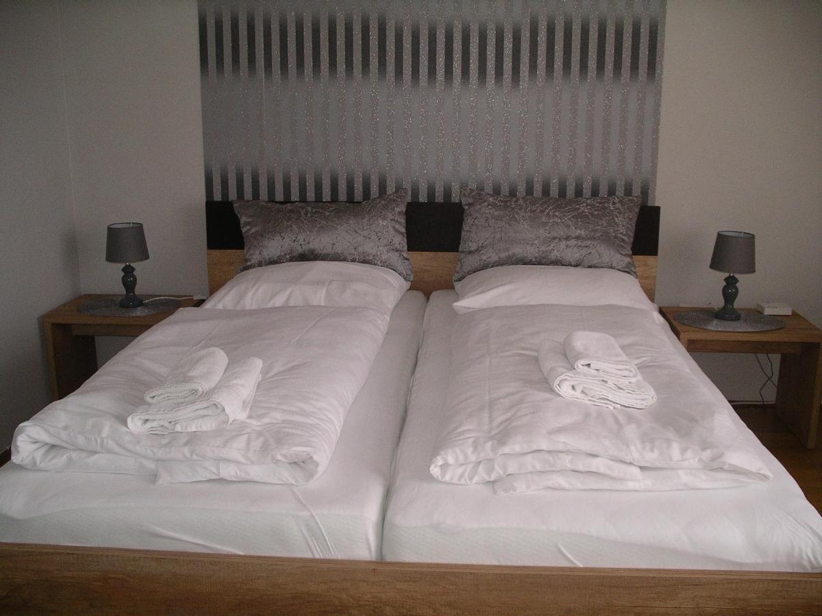 Centrum 2 Apartmanok ヘーヴィーズ エクステリア 写真