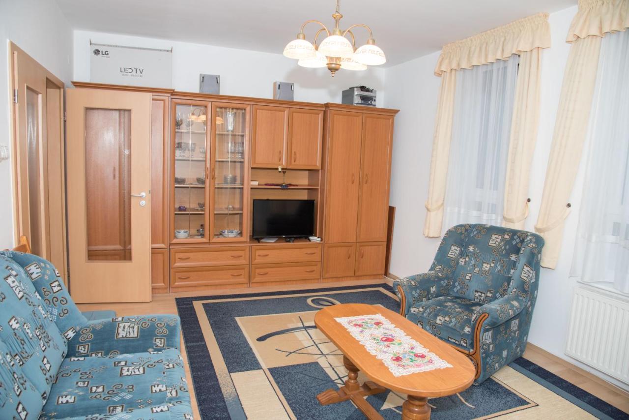 Centrum 2 Apartmanok ヘーヴィーズ エクステリア 写真