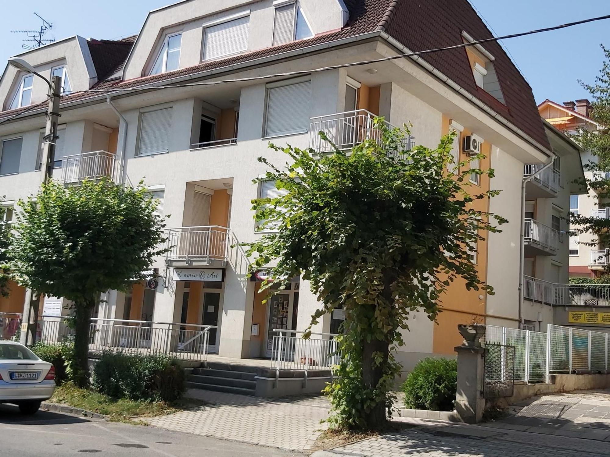 Centrum 2 Apartmanok ヘーヴィーズ エクステリア 写真