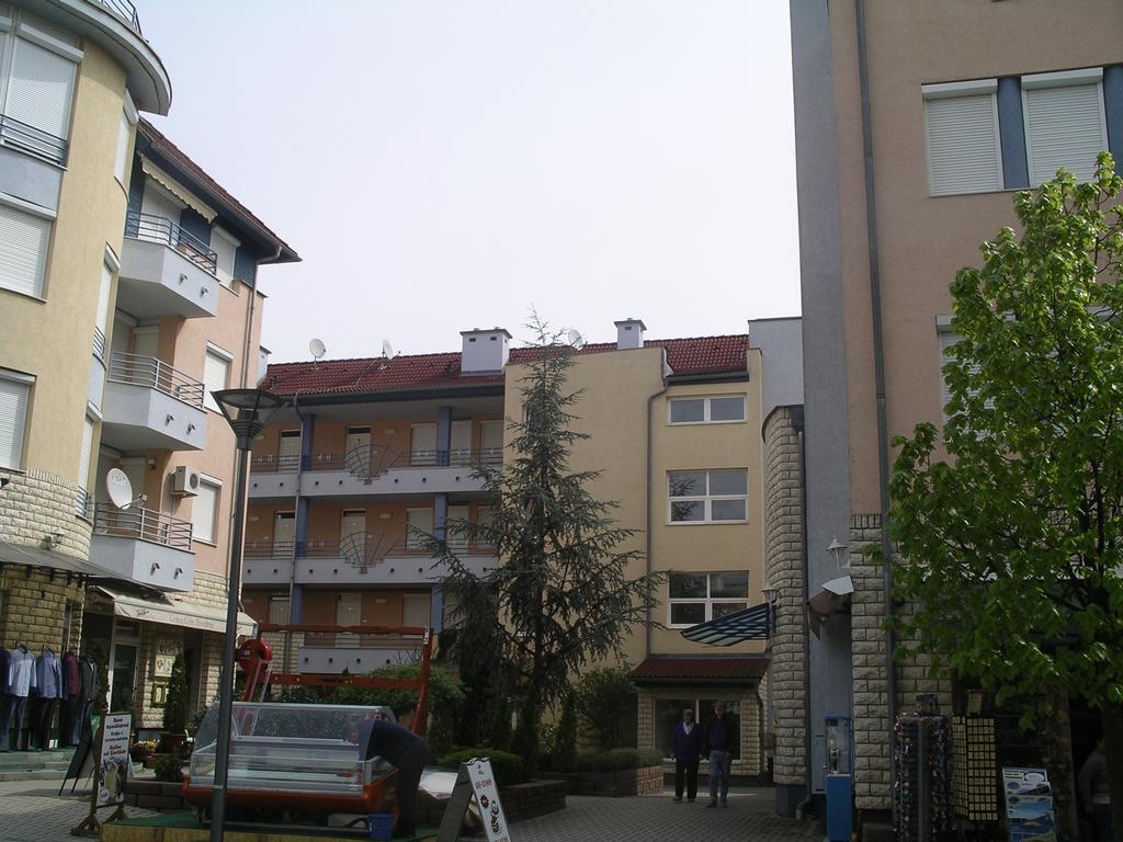 Centrum 2 Apartmanok ヘーヴィーズ エクステリア 写真